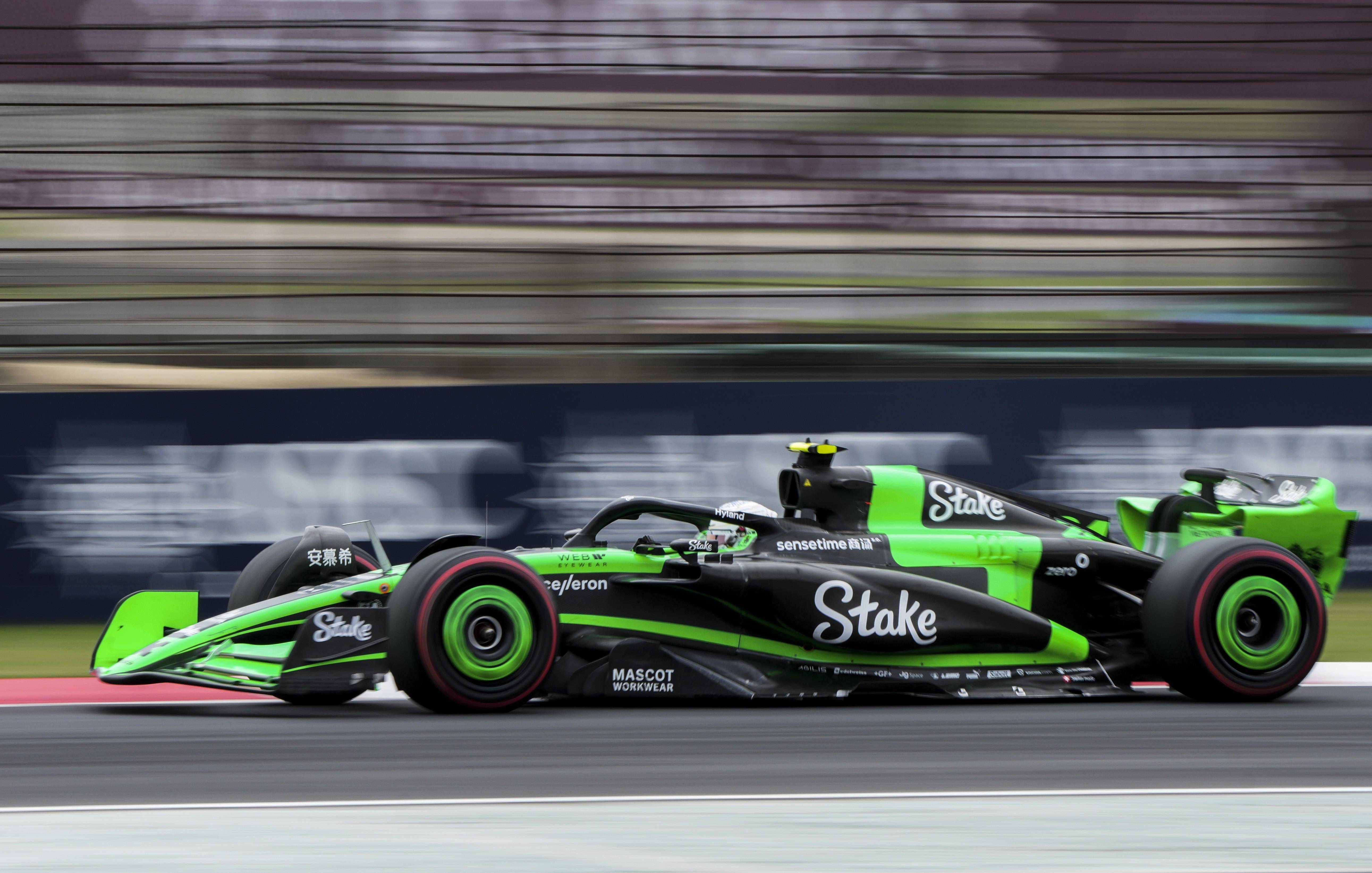 红牛二队碾压索伯车队,周冠宇带队取胜 红牛二队碾压索伯车队,周冠宇带队取胜