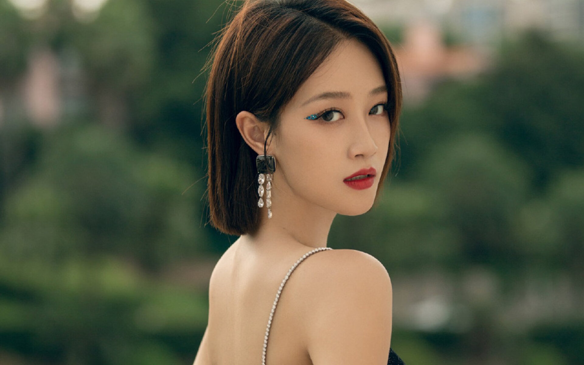 蓝色狂潮与闪电觉醒，切尔西战术完胜与努涅斯在欧冠半决赛的个人接管